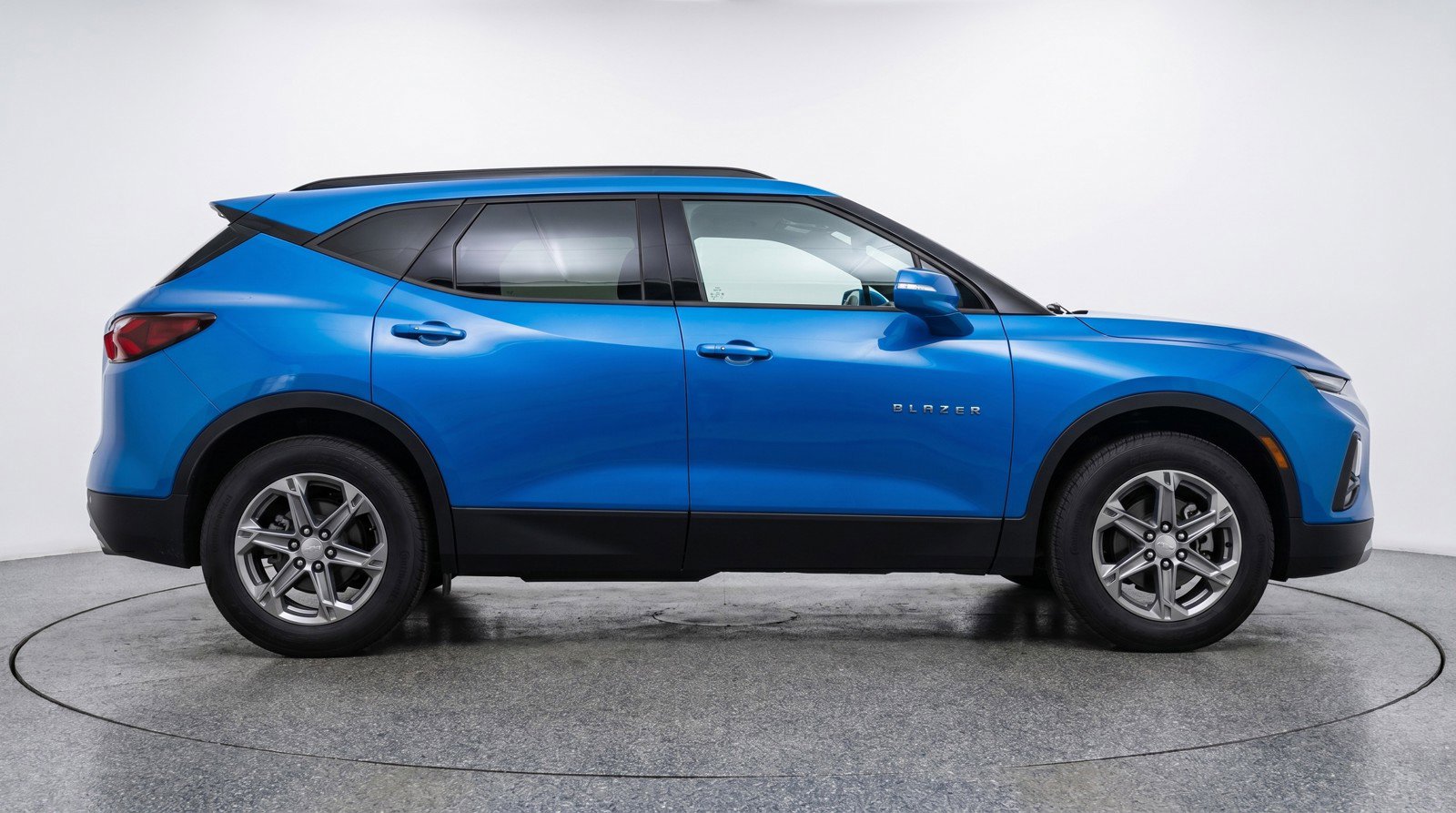 Used 2025 Chevrolet Blazer LT FWD image 11