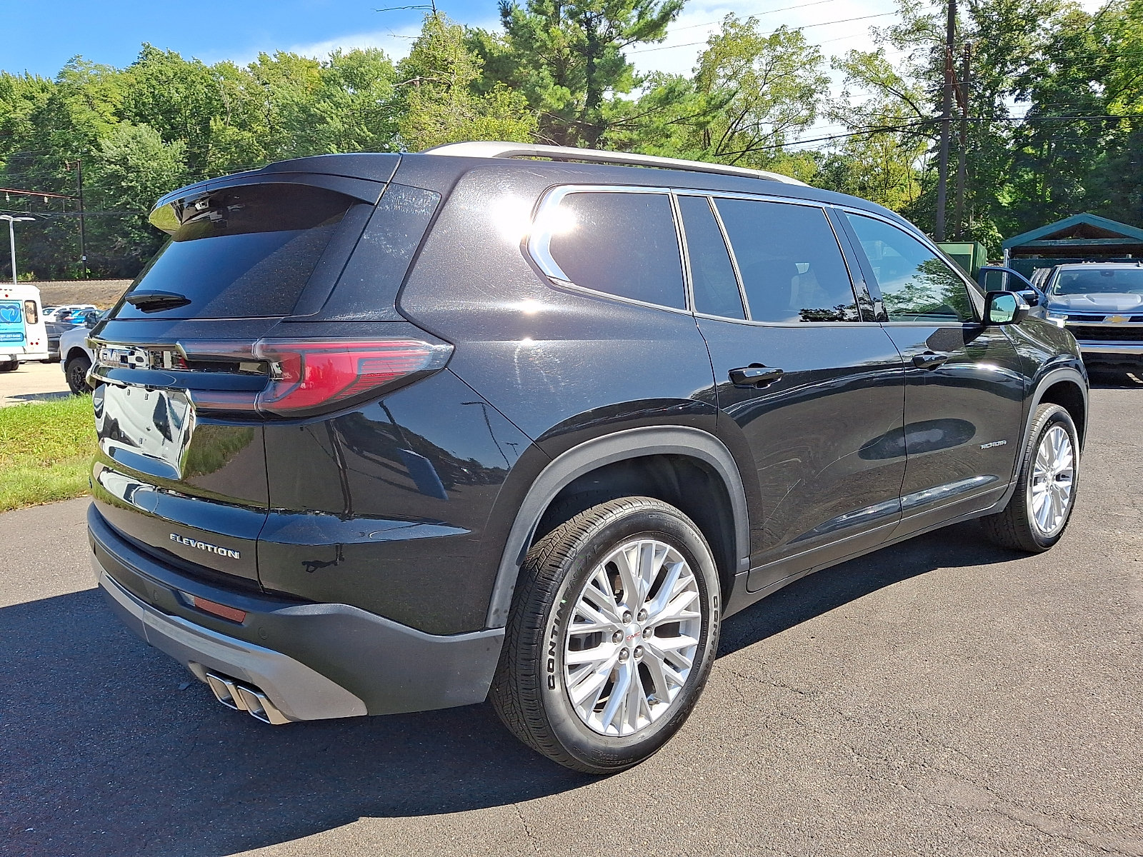 Used 2026 GMC Acadia Elevation w/ Elevation Premium Package FWD image 6
