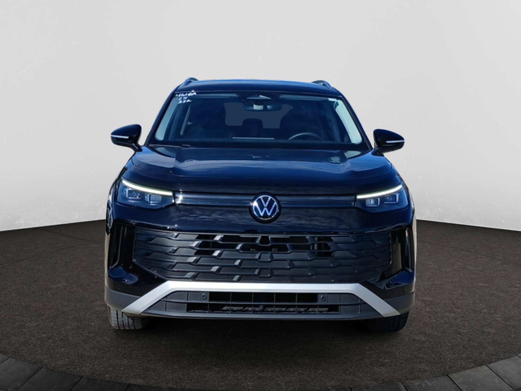 Used 2025 Volkswagen Tiguan S FWD image 2