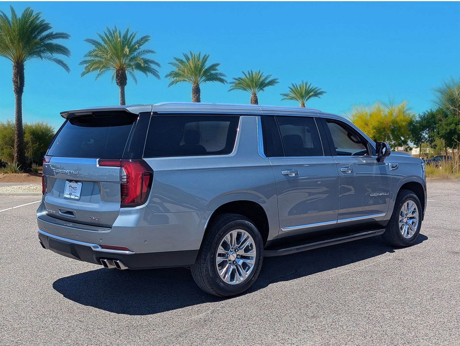 Used 2025 GMC Yukon XL Denali AWD/4WD image 7