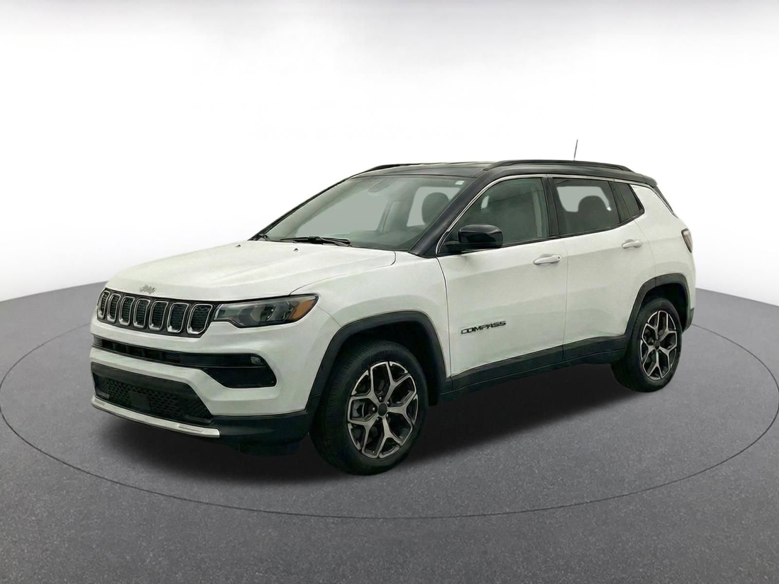 Used 2025 Jeep Compass Limited AWD/4WD image 2