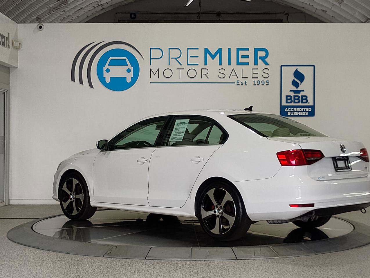 Used 2016 Volkswagen Jetta SE FWD image 4