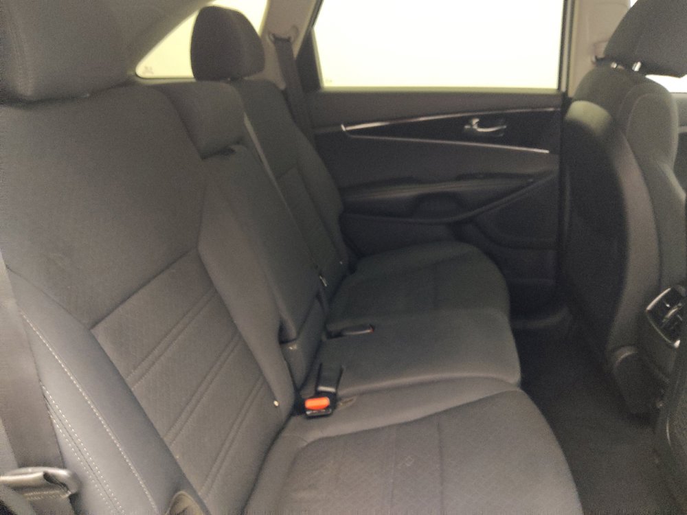 Used 2018 Kia Sorento FWD image 19