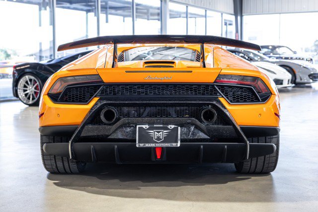 Used 2018 Lamborghini Huracan Performante AWD/4WD image 5