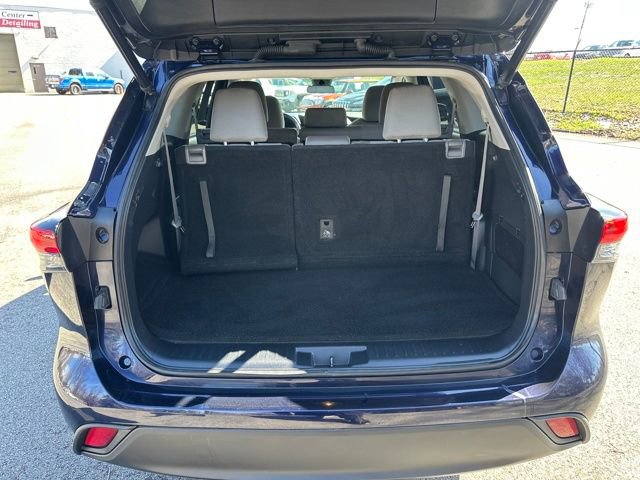 Used 2022 Toyota Highlander LE image 21