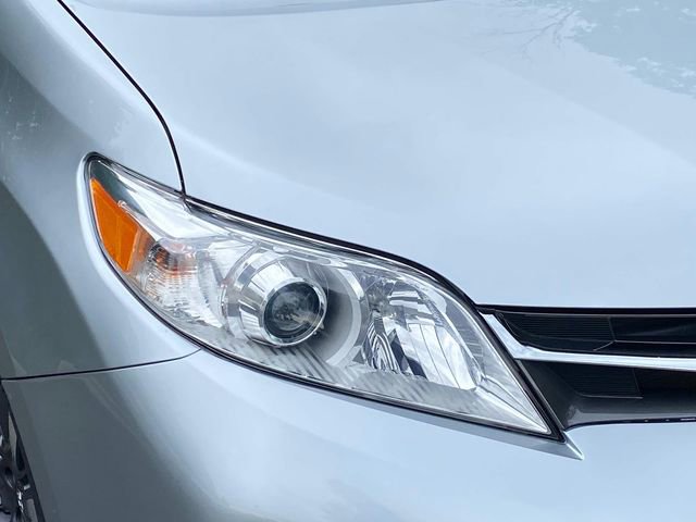 Used 2020 Toyota Sienna XLE w/ XLE Navigation Package AWD/4WD image 4
