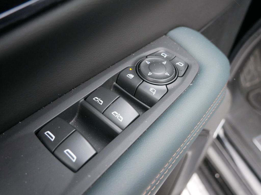 Used 2025 GMC Yukon XL AT4 image 16