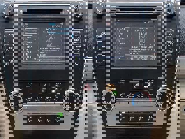 Used 2014 Toyota Camry L image 28