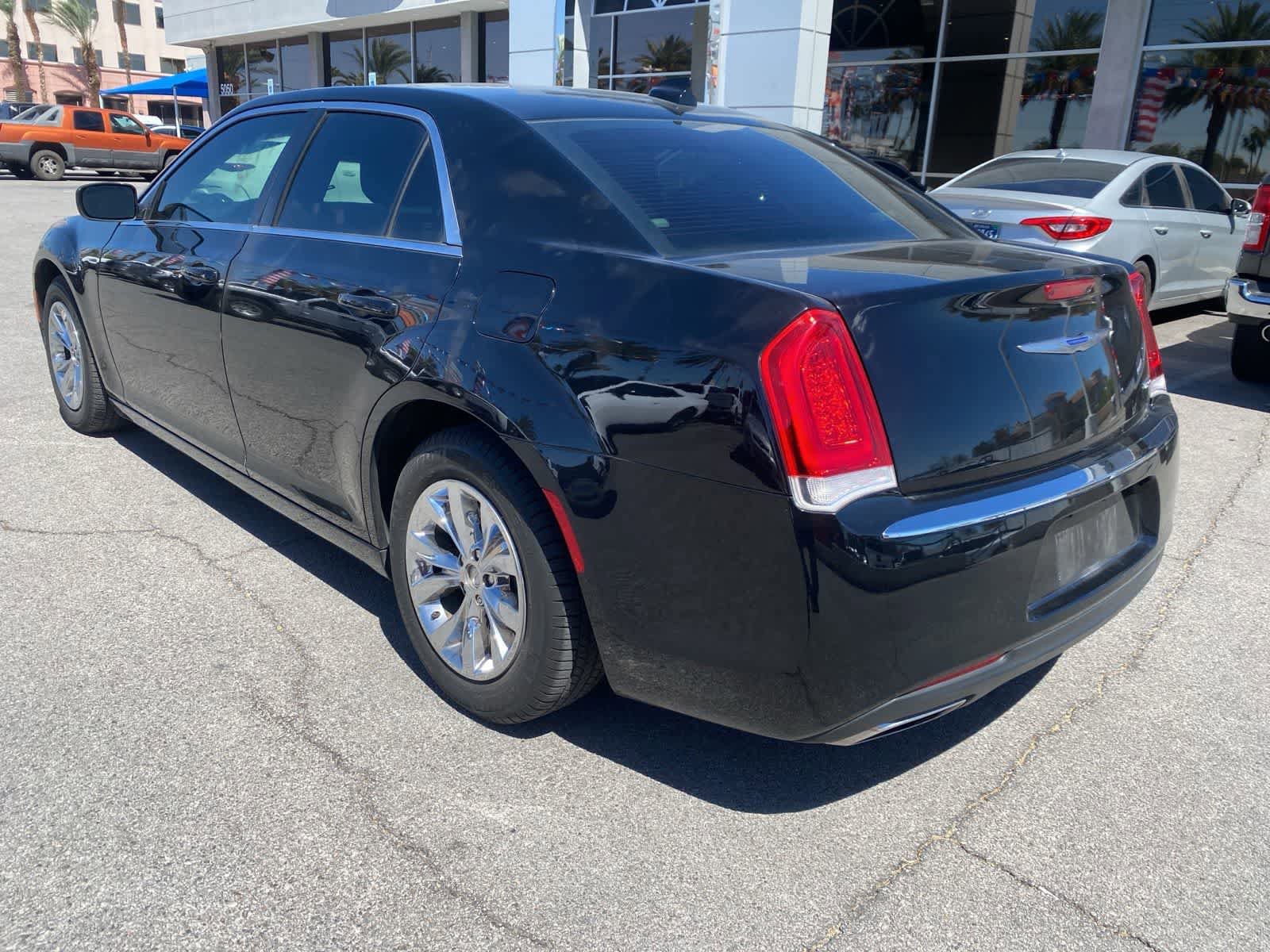 Used 2019 Chrysler 300 Touring RWD image 7