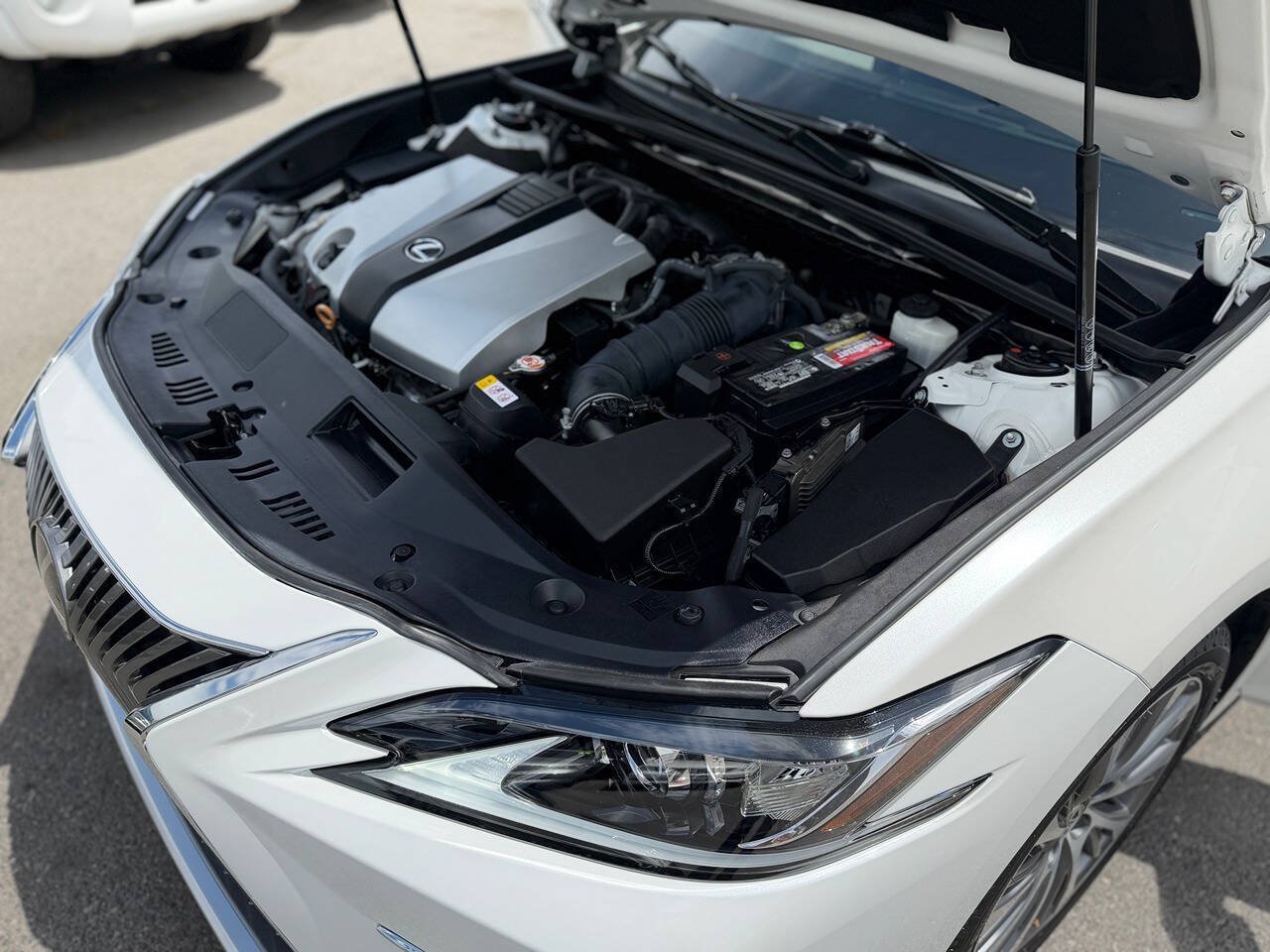 Used 2020 Lexus ES 350 w/ Premium Package FWD image 4