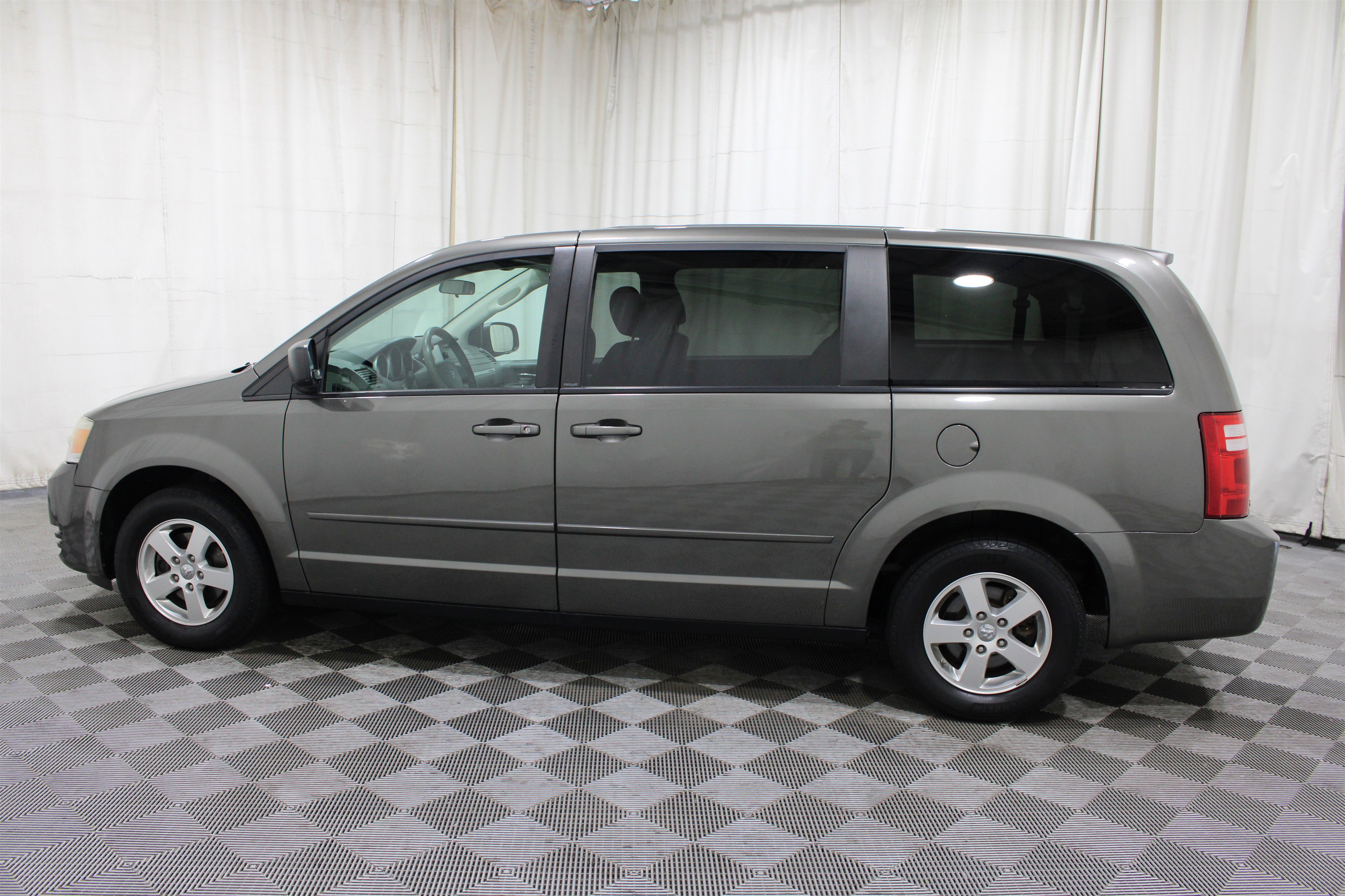 Used 2010 Dodge Grand Caravan SE FWD image 25