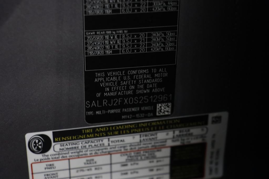 Used 2025 Land Rover Discovery S image 24