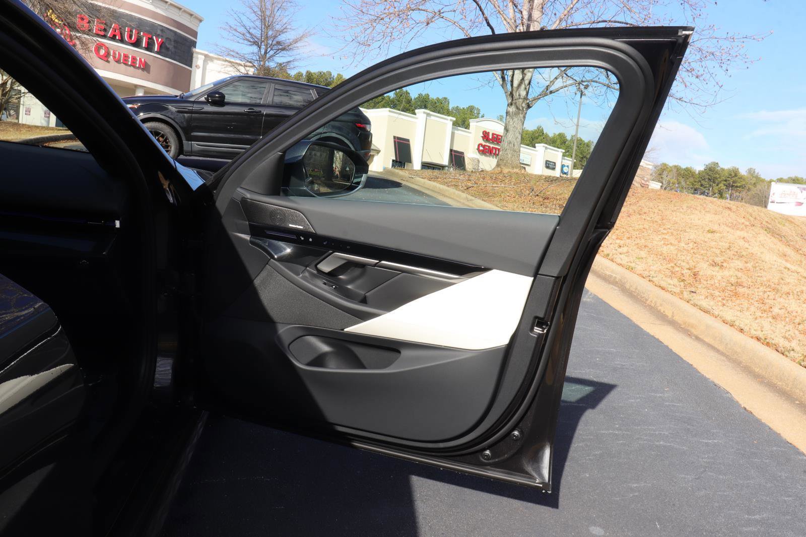 Used 2025 BMW 530i w/ Executive Package image 17