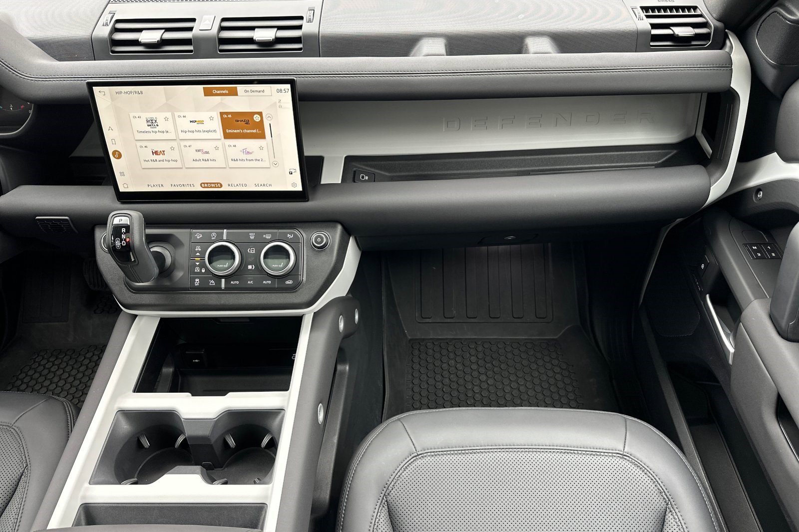 Used 2025 Land Rover Defender 130 S image 29