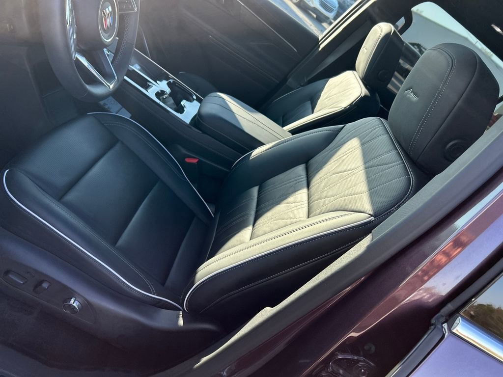 Used 2025 Buick Enclave Avenir w/ Super Cruise Package image 12