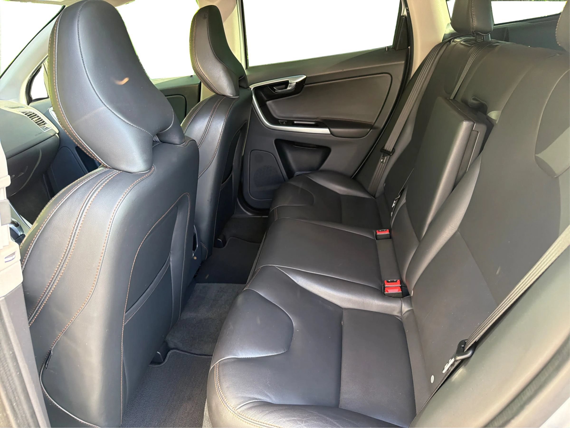 Used 2017 Volvo XC60 T6 Dynamic AWD/4WD image 13