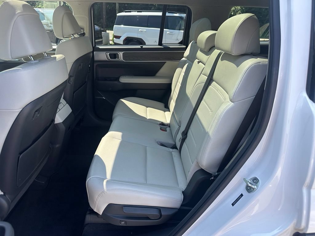 Certified 2024 Hyundai Santa Fe Limited AWD/4WD image 12
