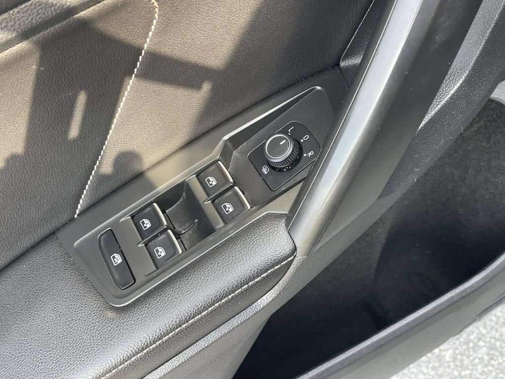 Certified 2023 Volkswagen Tiguan SE FWD image 22