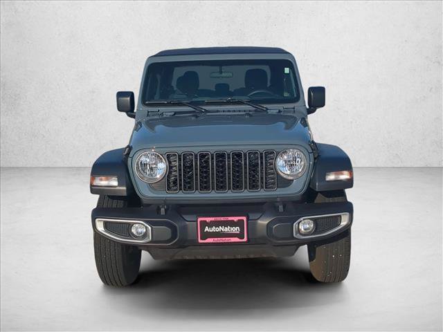 Used 2025 Jeep Gladiator Sport AWD/4WD image 2