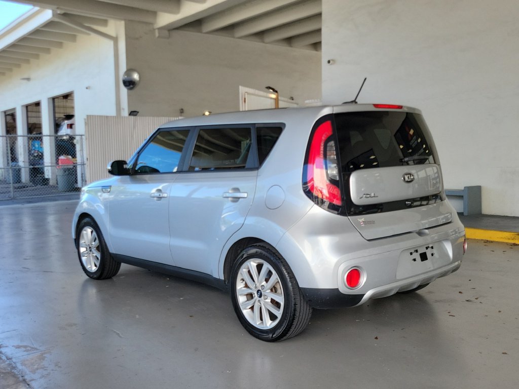Used 2017 Kia Soul + w/ Primo Package FWD image 4