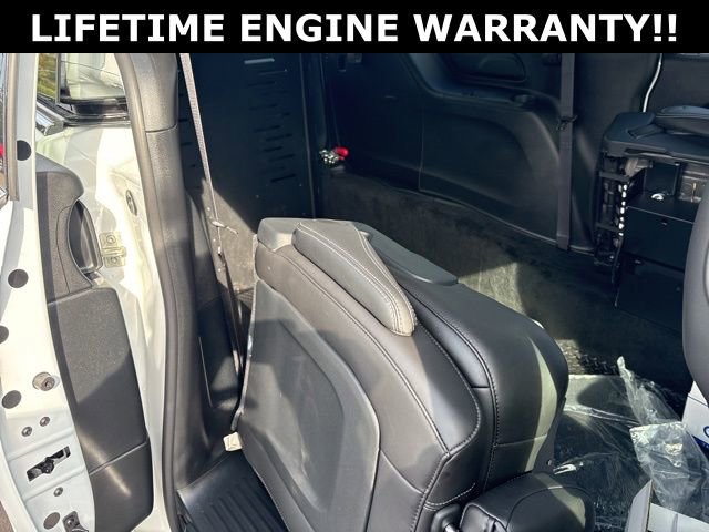 New 2025 Chrysler Voyager LX image 32