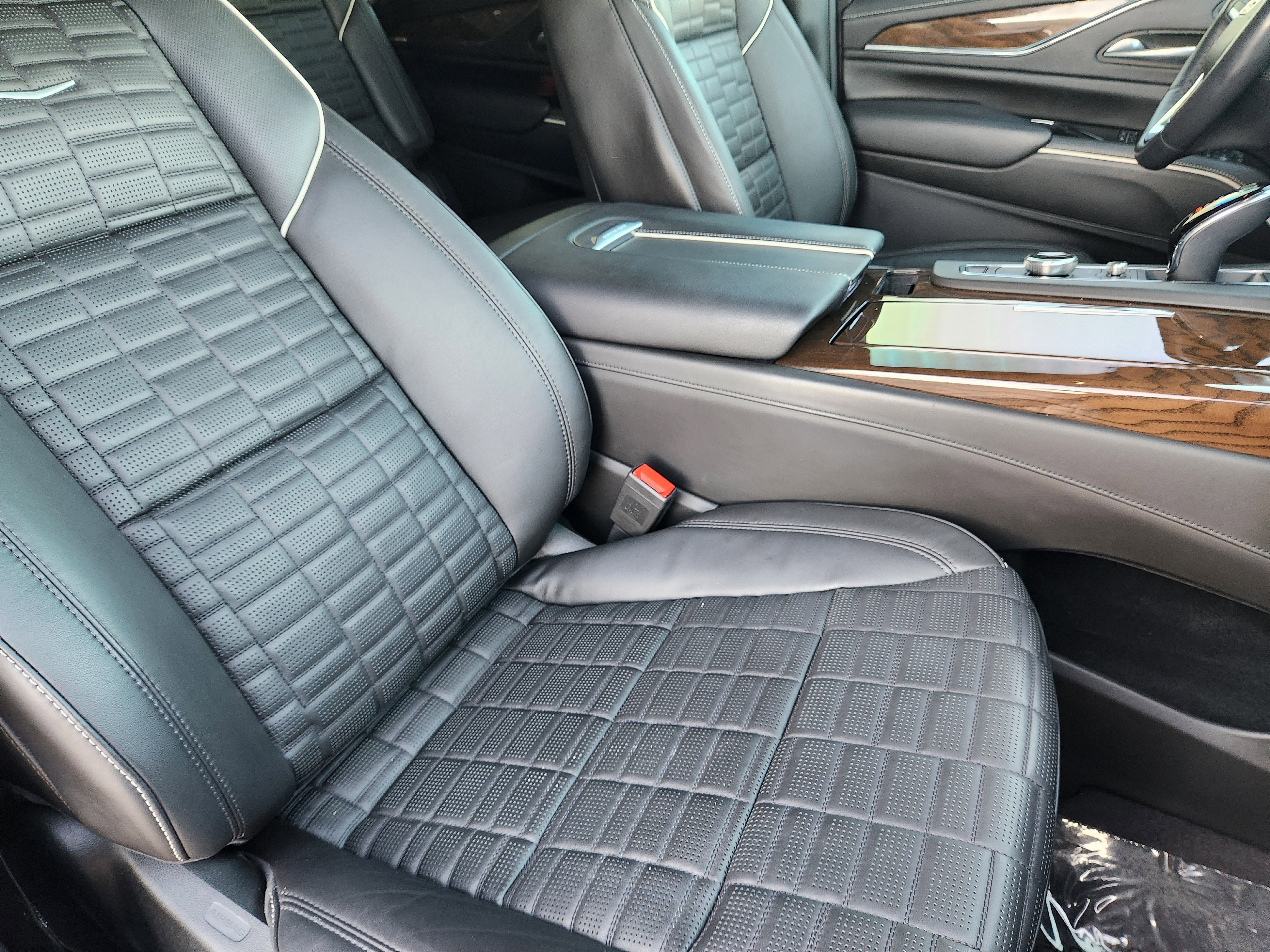 Used 2023 Cadillac Escalade Sport Platinum w/ LPO, ONYX Package image 12