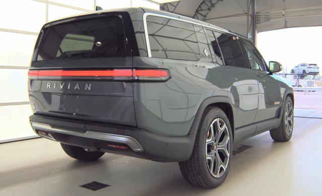 Used 2024 Rivian R1S Adventure AWD/4WD image 4
