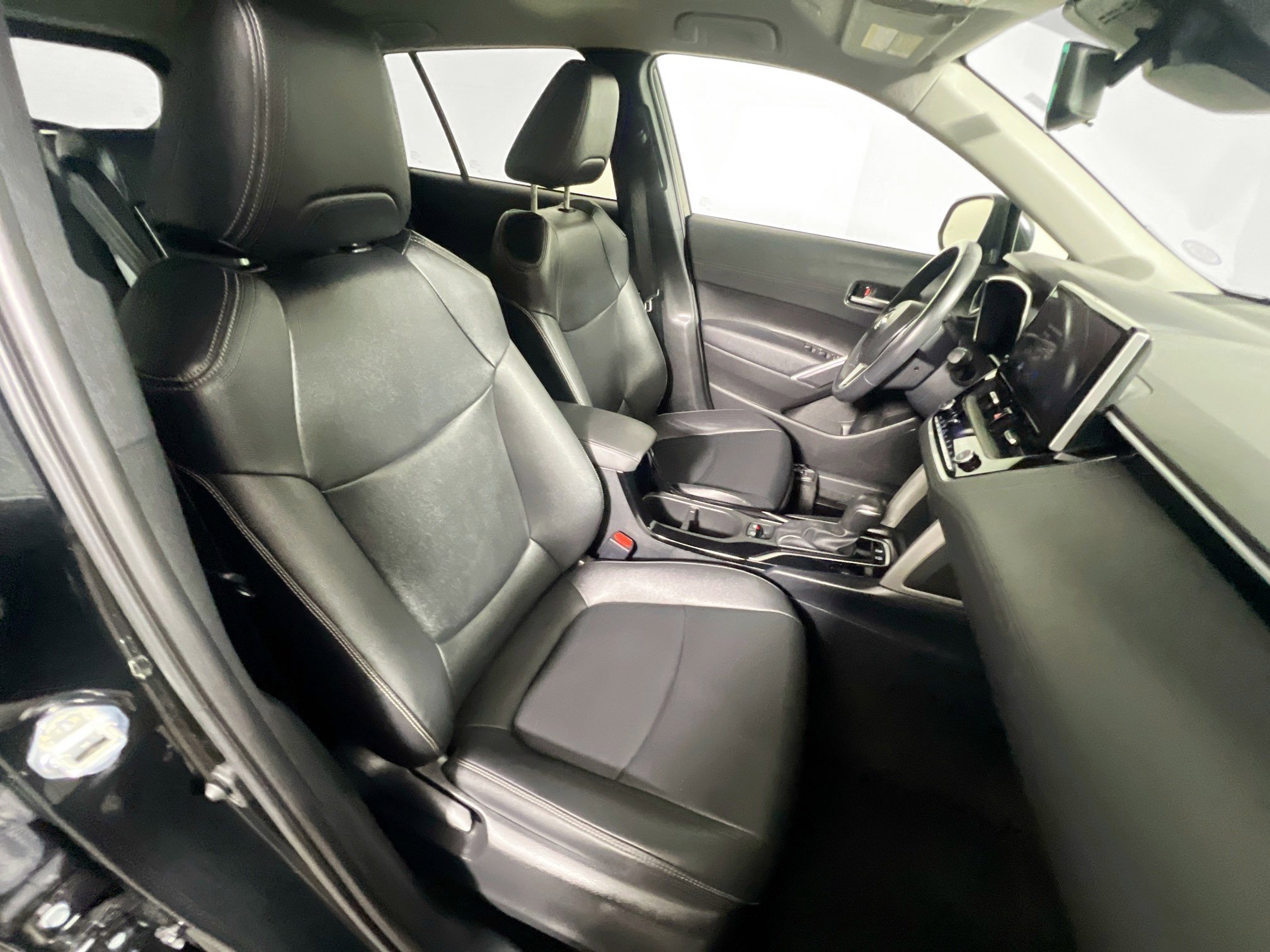 Used 2024 Toyota Corolla Cross XLE image 30