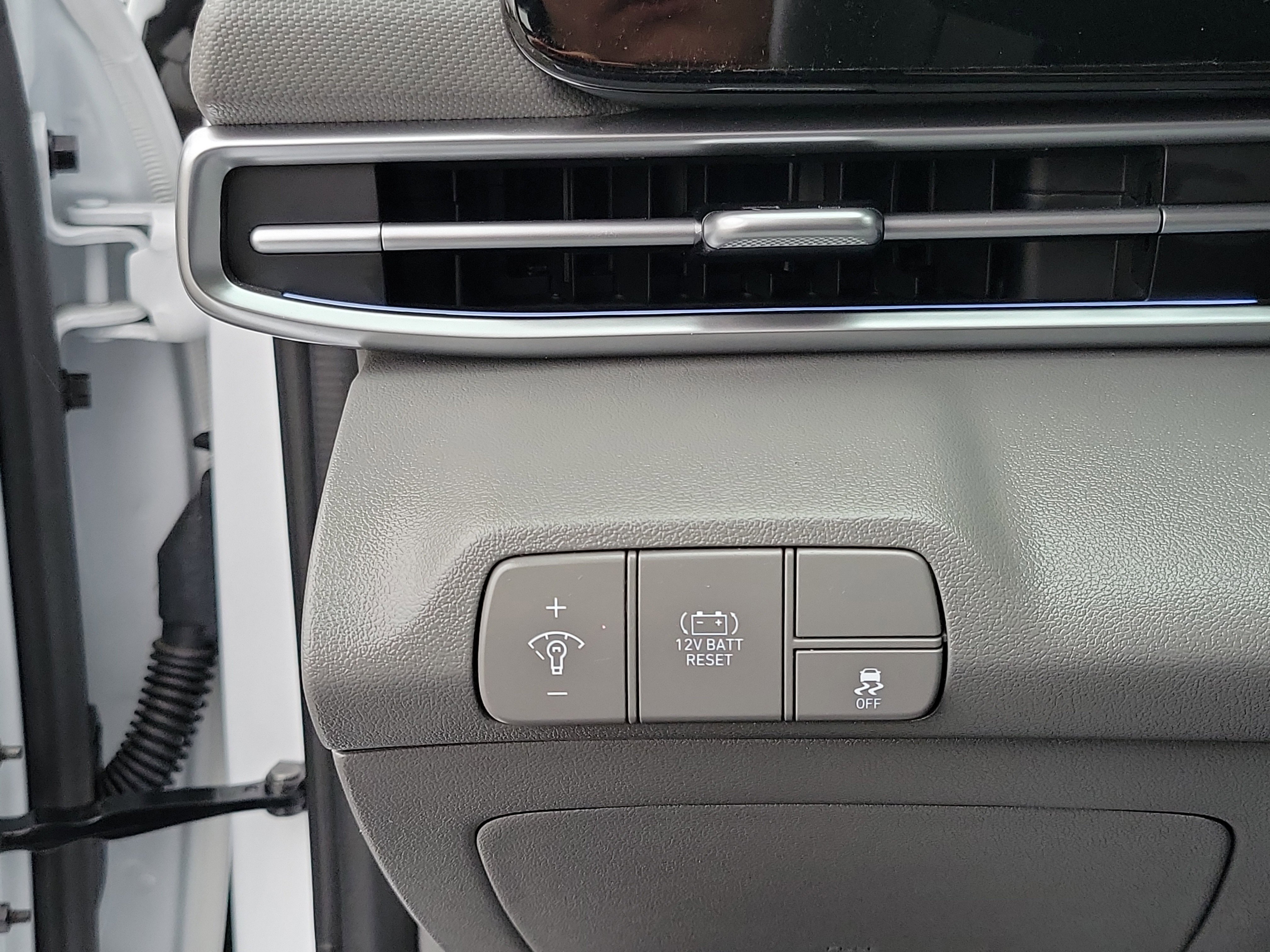 Certified 2025 Hyundai Elantra SEL FWD image 14