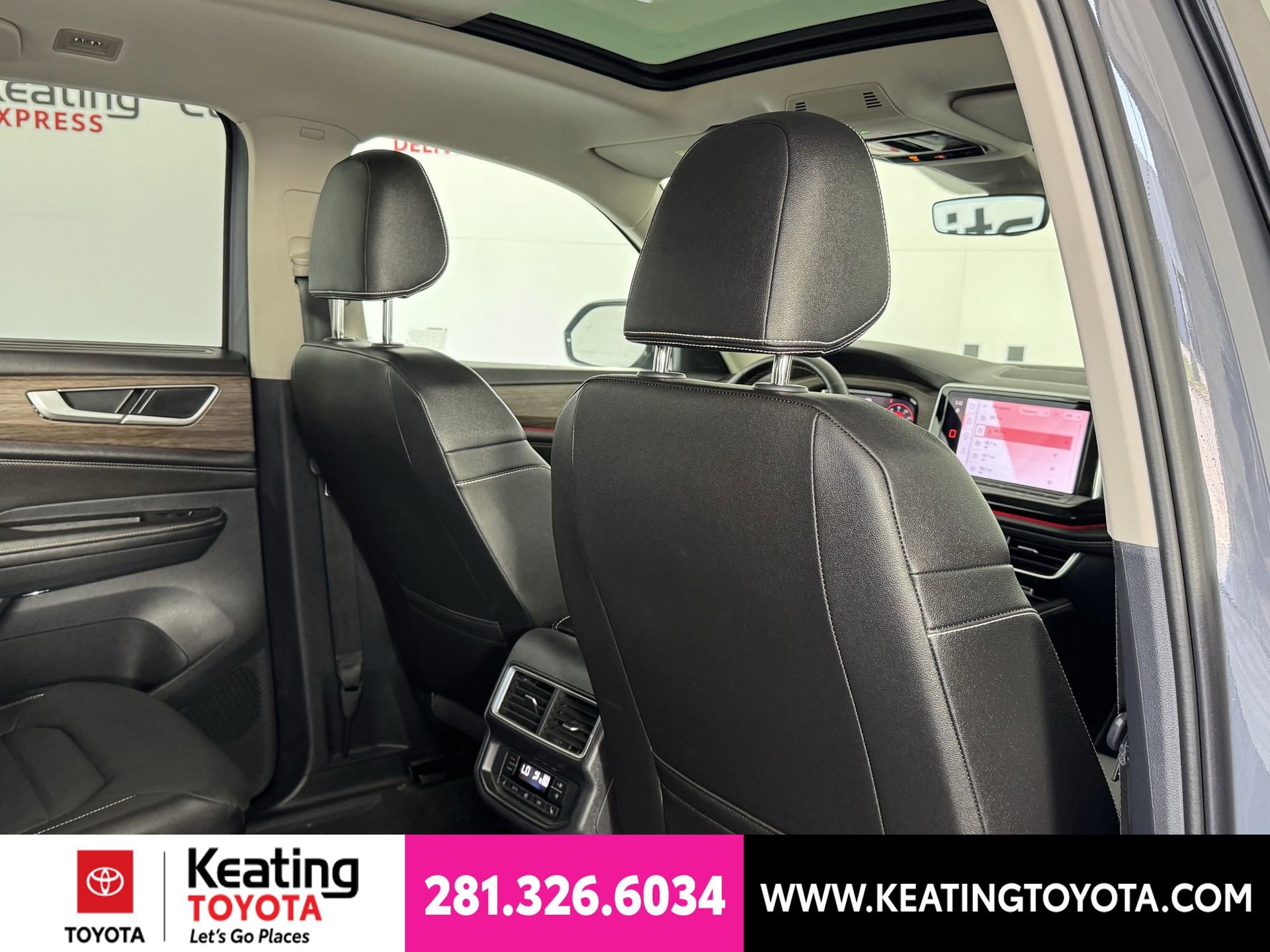 Used 2025 Volkswagen Atlas SEL AWD/4WD image 19