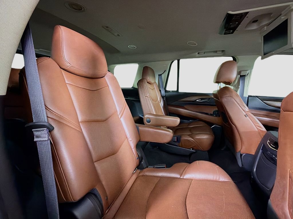 Used 2017 Cadillac Escalade Premium Luxury w/ LPO, Radiant Package AWD/4WD image 32