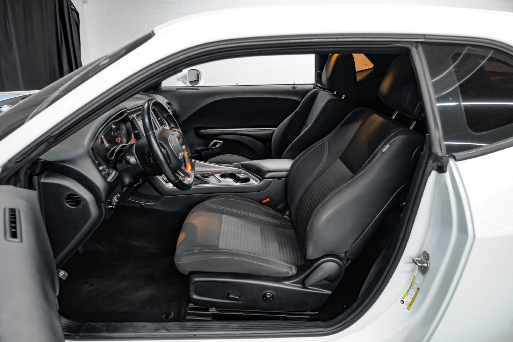 Used 2019 Dodge Challenger SXT w/ Blacktop Package RWD image 4