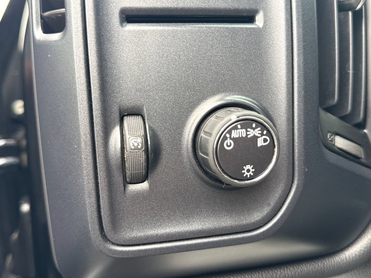 Used 2015 Chevrolet Silverado 1500 LS AWD/4WD image 16