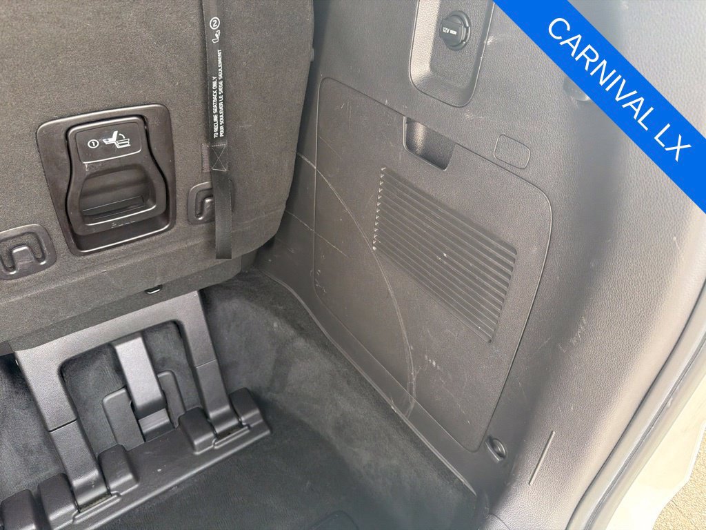 Used 2023 Kia Carnival LX FWD image 32
