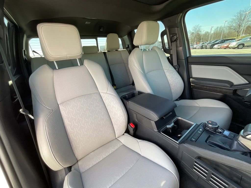 Used 2024 Toyota Tacoma Limited w/ Limited Package (LT) image 19