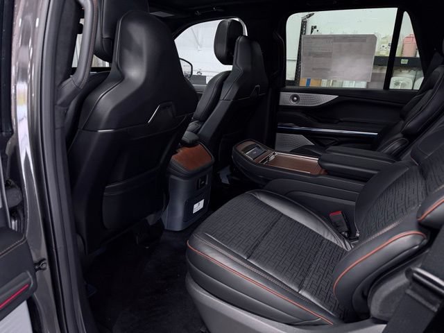 New 2026 Lincoln Navigator Black Label AWD/4WD image 25