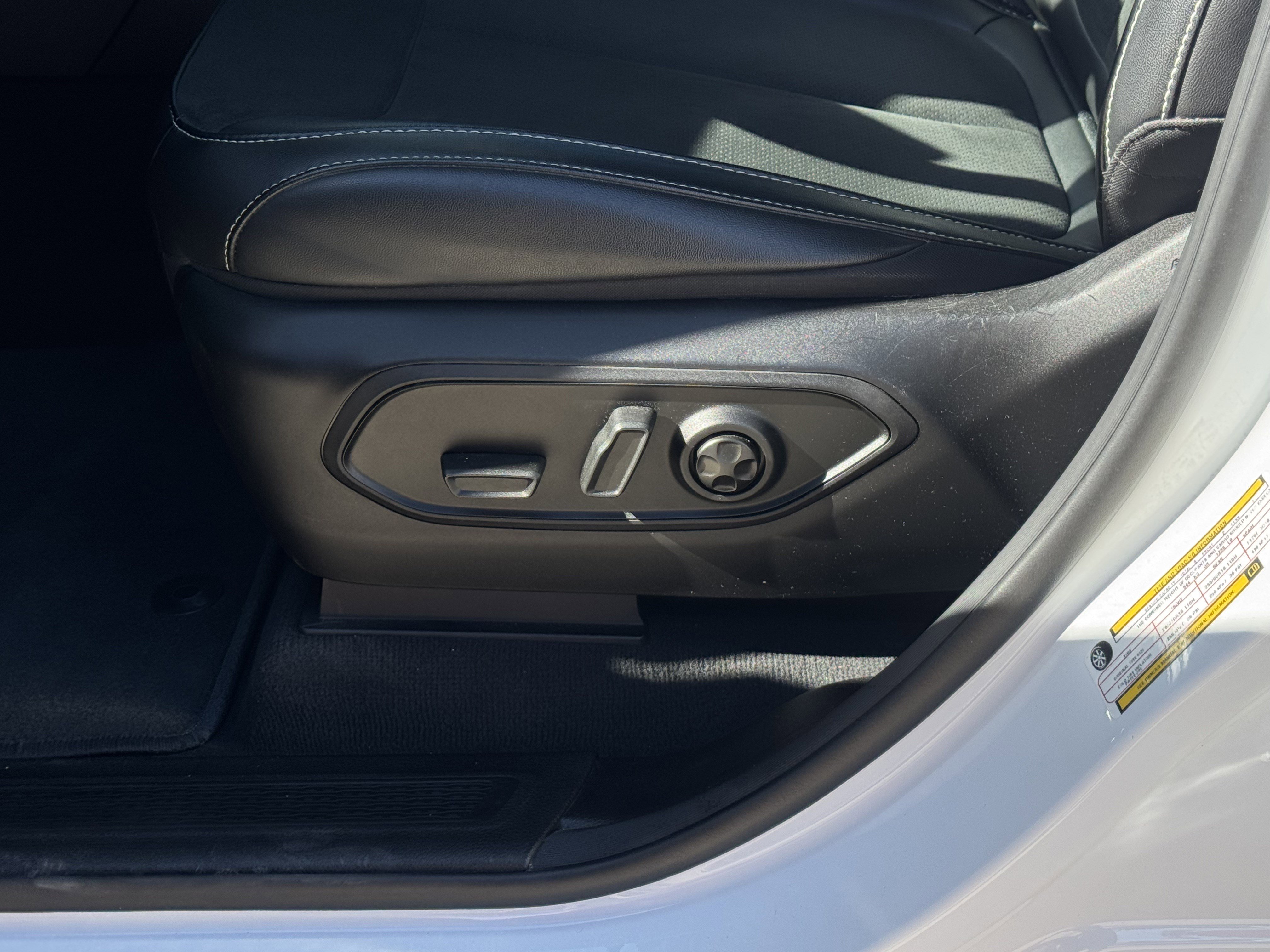 Used 2025 Jeep Grand Cherokee L Laredo image 18