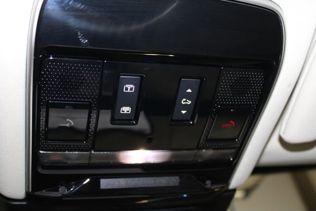 Used 2025 Land Rover Range Rover SE image 45