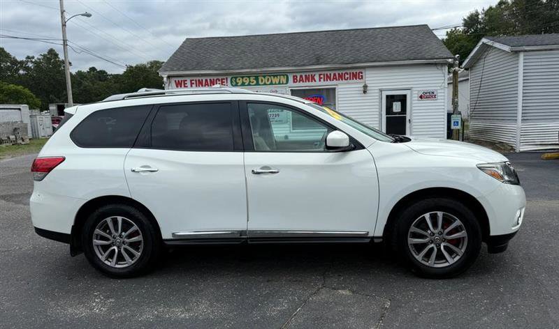 Used 2014 Nissan Pathfinder SL w/ Cargo Package image 8