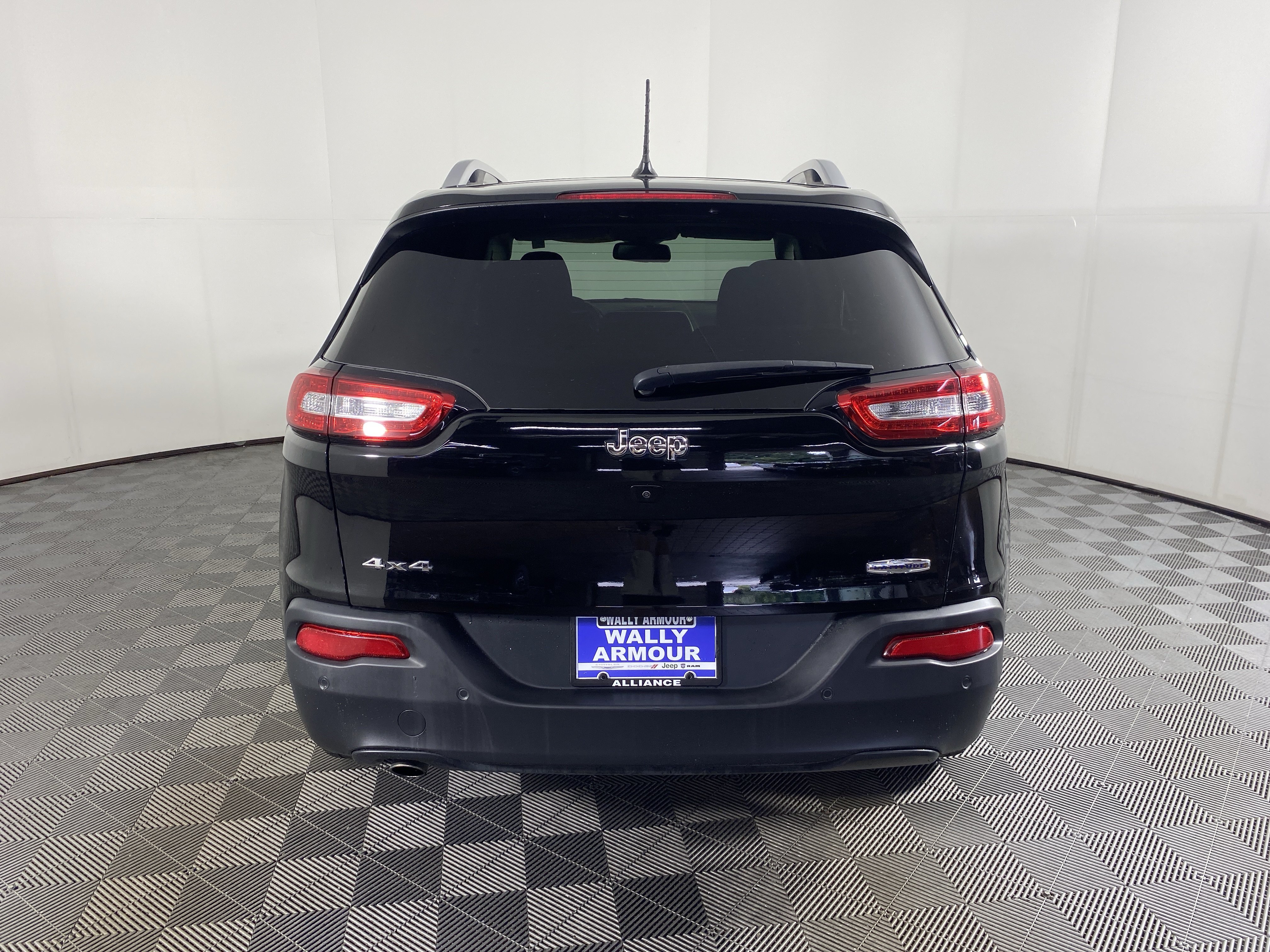 Used 2018 Jeep Cherokee Latitude w/ Safety Group AWD/4WD image 7