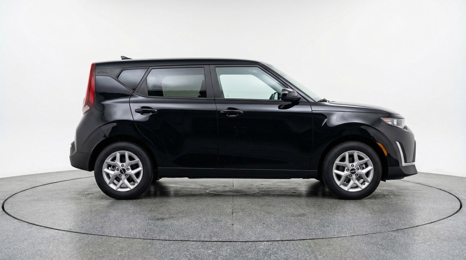 Used 2025 Kia Soul LX w/ LX Technology Package FWD image 11