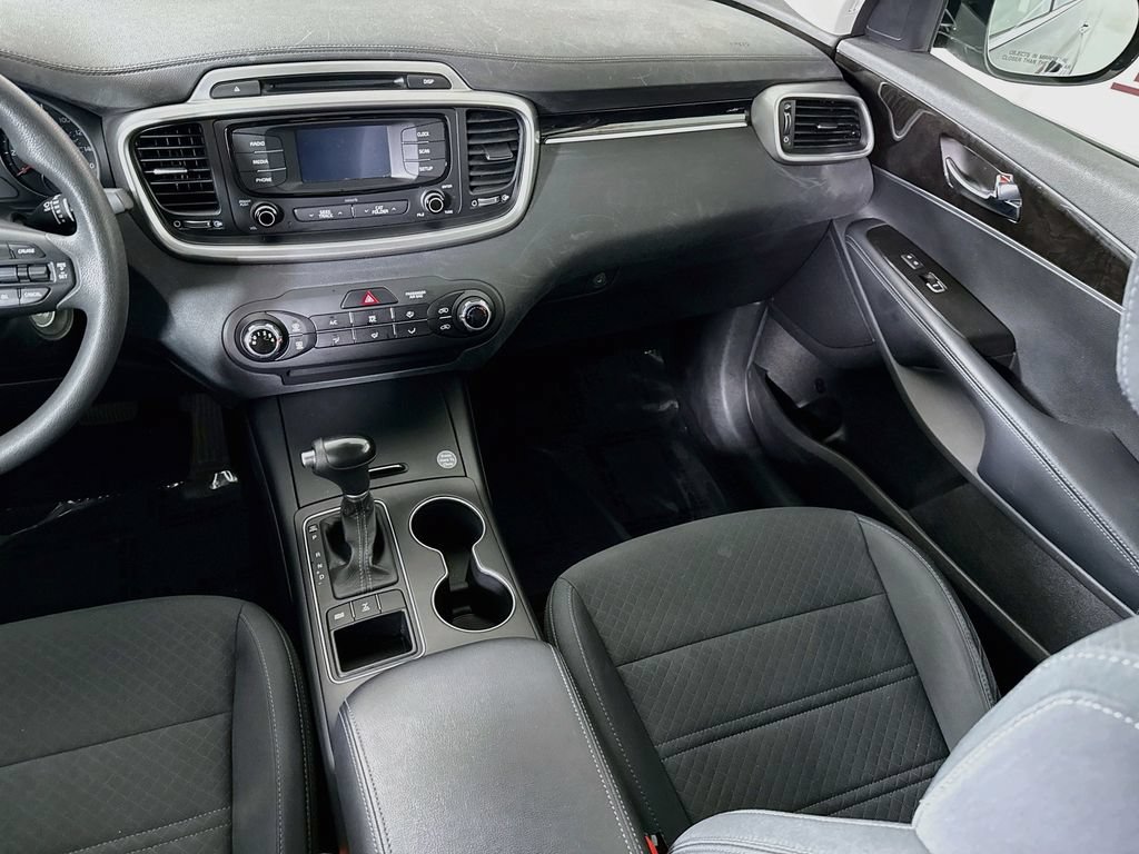 Used 2017 Kia Sorento AWD image 25