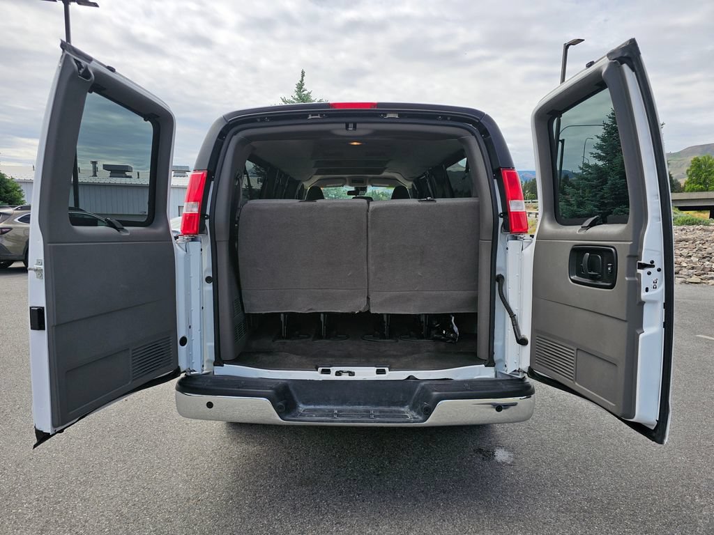 Certified 2025 Chevrolet Express 3500 LT RWD image 25