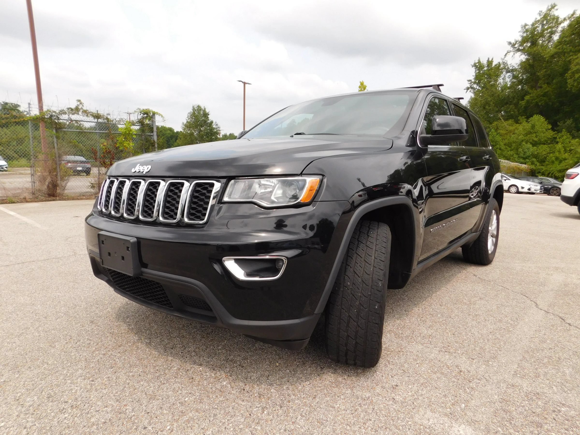 Used 2021 Jeep Grand Cherokee Laredo AWD/4WD image 4