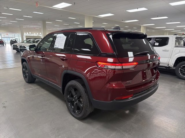Used 2022 Jeep Grand Cherokee Altitude image 4