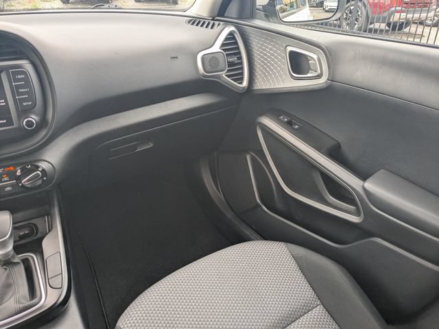 Certified 2025 Kia Soul LX w/ LX Technology Package FWD image 14