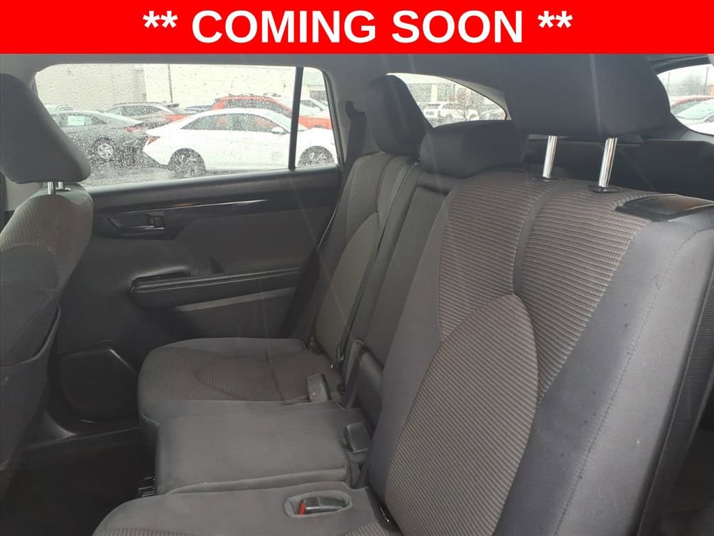 Used 2022 Toyota Highlander L image 27
