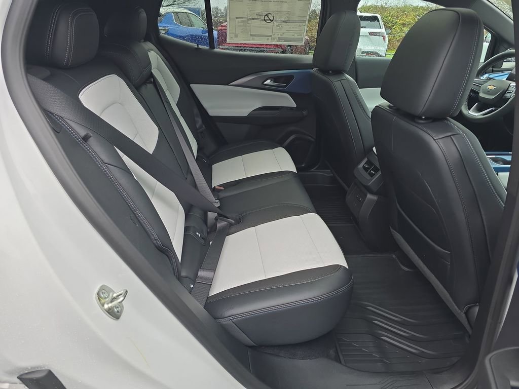 New 2026 Chevrolet Equinox EV LT image 31