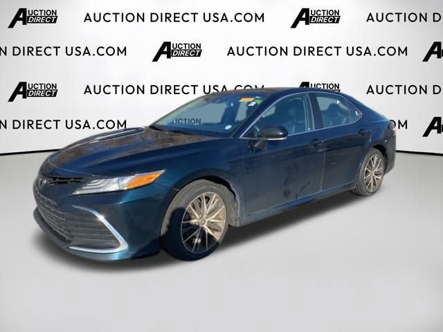 Used 2021 Toyota Camry XLE image 1