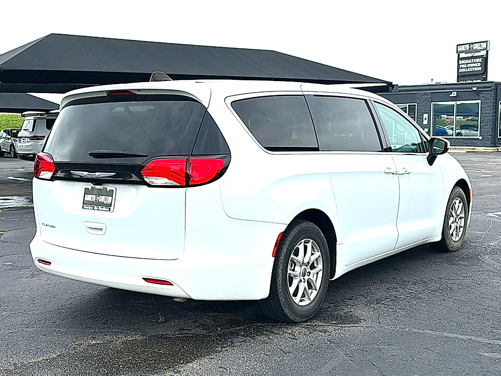 Used 2022 Chrysler Voyager LX FWD image 6
